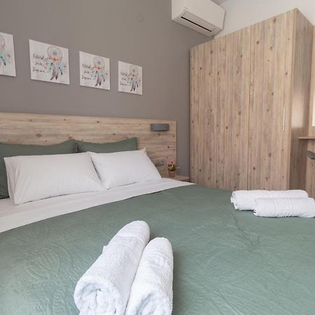 Golden Seaside 2 Apartment Nea Roda Exterior photo