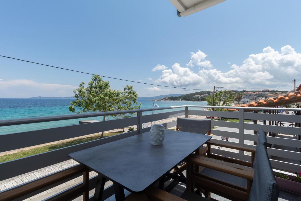 Golden Seaside 2 Apartment Nea Roda Exterior photo