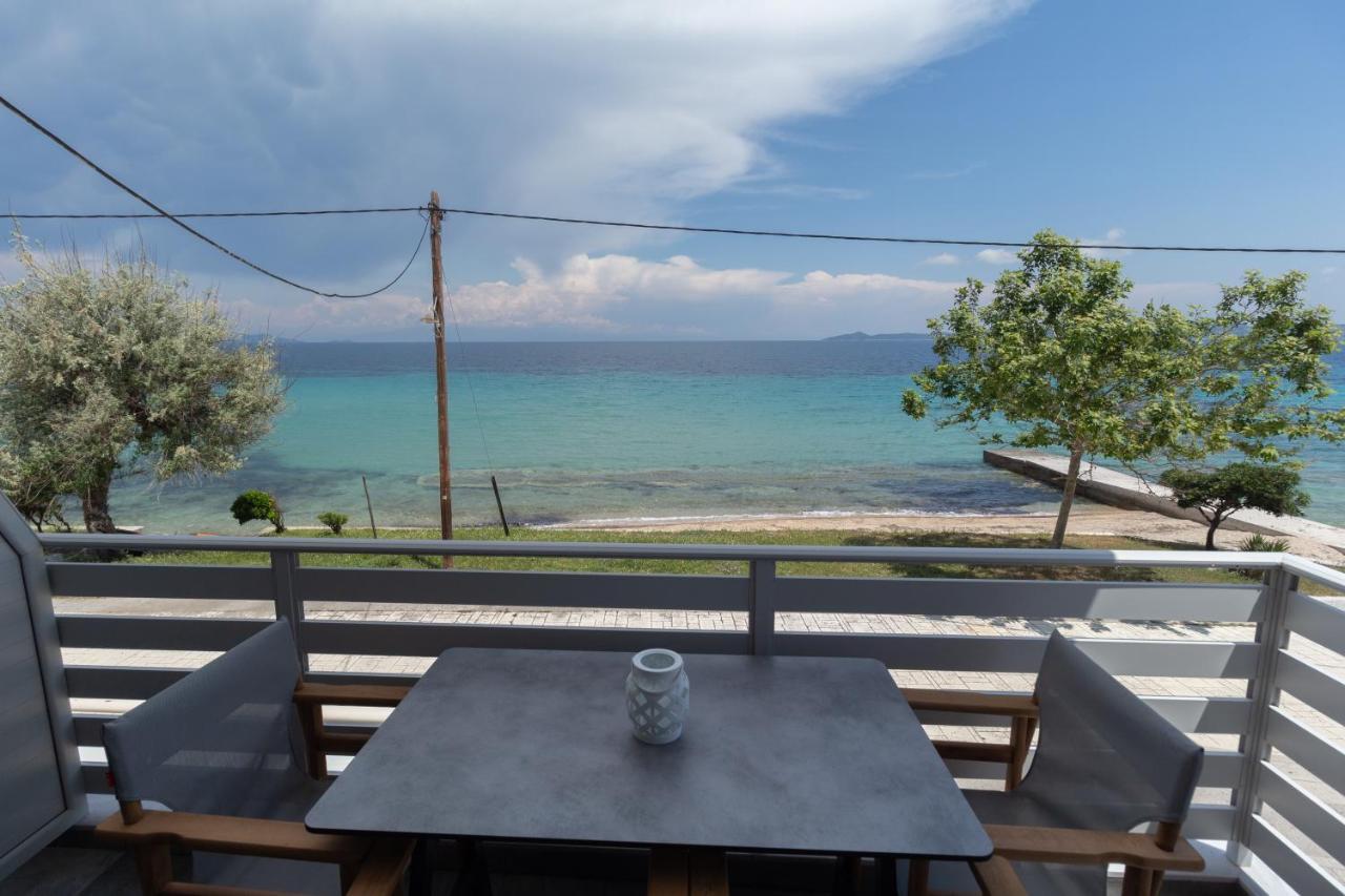 Golden Seaside 2 Apartment Nea Roda Exterior photo
